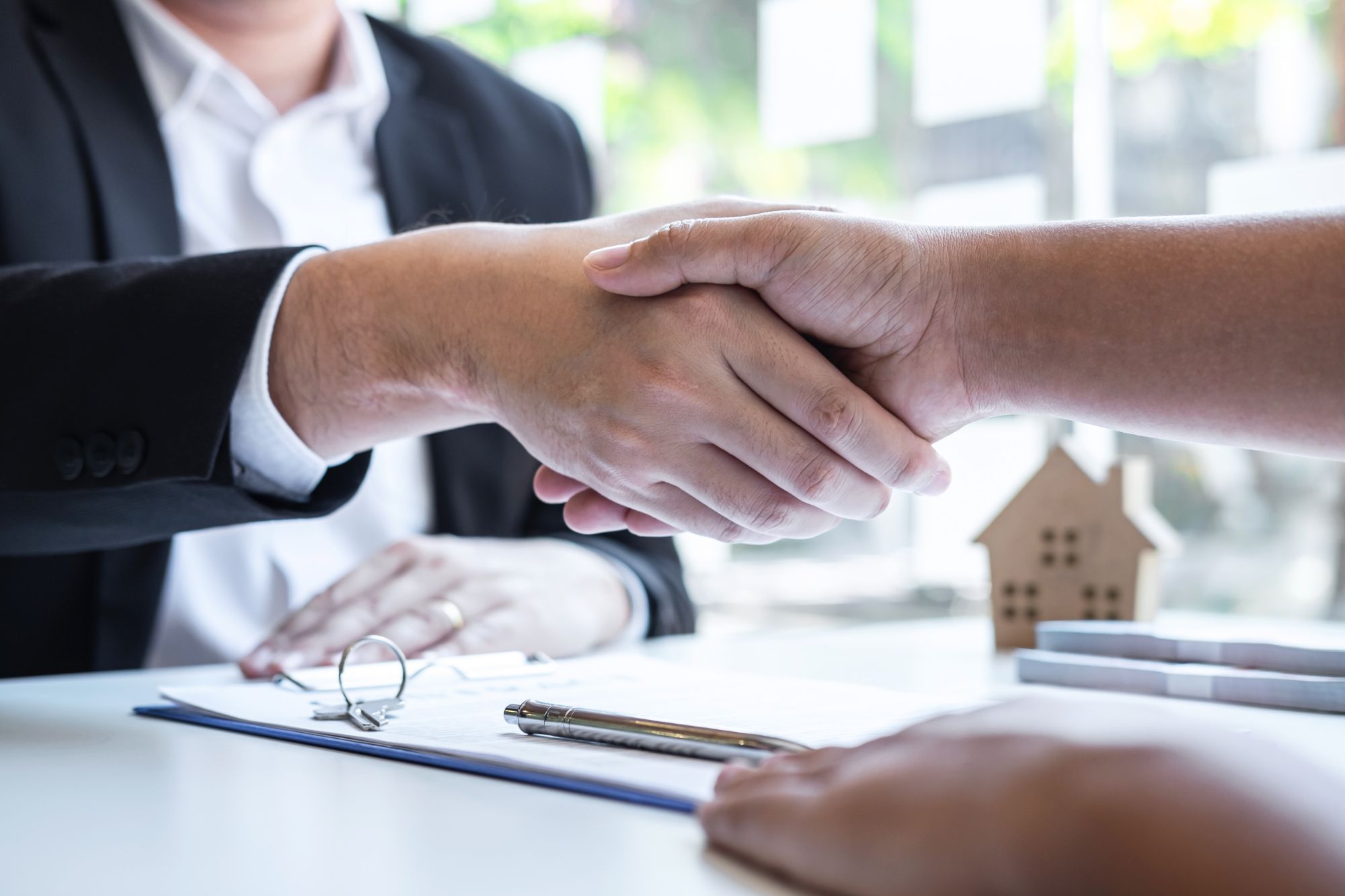 Nos encargamos de tus trámites y documentos para que no tengas que preocuparte:. Inmobiliaria Pericia en Sevilla